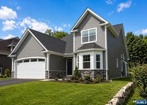 11 Bluffs Court Hamburg NJ 07419