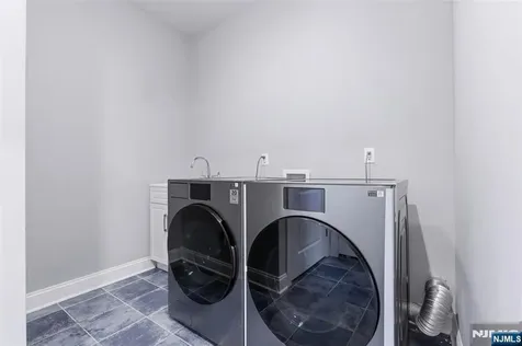 11 Bluffs Court Hamburg NJ 07419