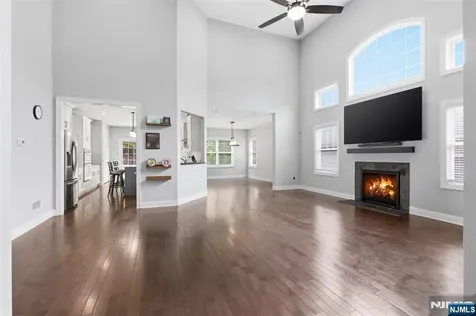 11 Bluffs Court Hamburg NJ 07419
