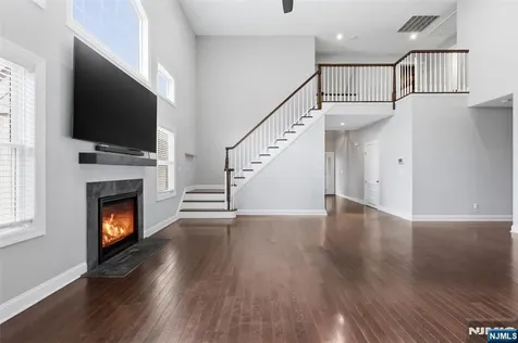 11 Bluffs Court Hamburg NJ 07419
