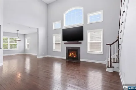 11 Bluffs Court Hamburg NJ 07419