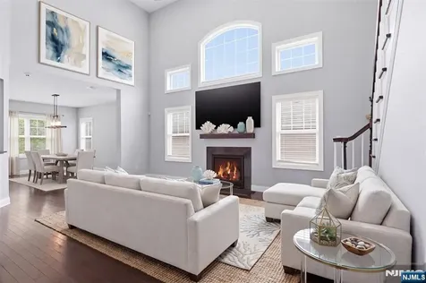 11 Bluffs Court Hamburg NJ 07419