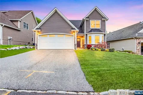 11 Bluffs Court Hamburg NJ 07419