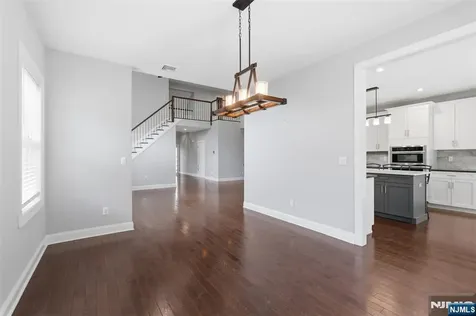 11 Bluffs Court Hamburg NJ 07419