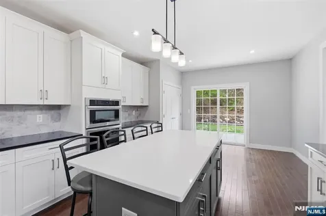 11 Bluffs Court Hamburg NJ 07419