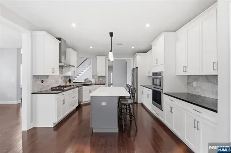 11 Bluffs Court Hamburg NJ 07419
