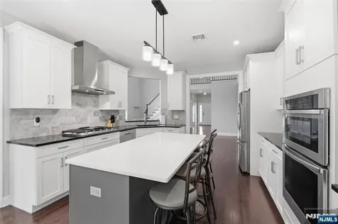 11 Bluffs Court Hamburg NJ 07419