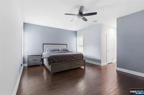 11 Bluffs Court Hamburg NJ 07419