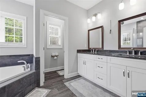 11 Bluffs Court Hamburg NJ 07419