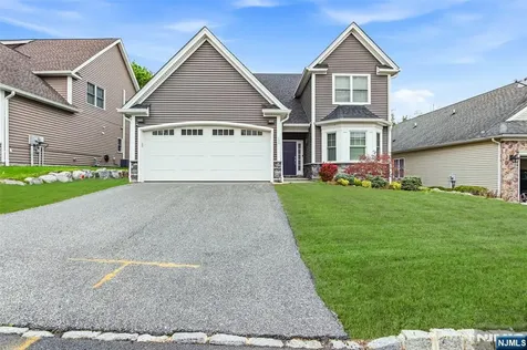 11 Bluffs Court Hamburg NJ 07419