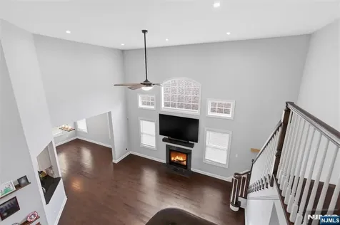 11 Bluffs Court Hamburg NJ 07419