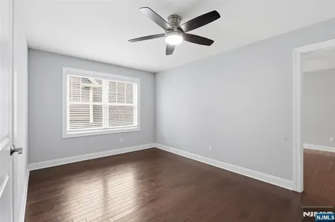 11 Bluffs Court Hamburg NJ 07419