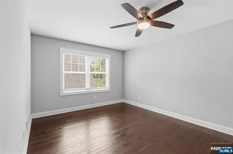 11 Bluffs Court Hamburg NJ 07419