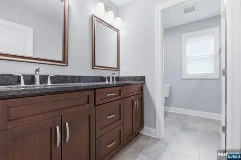 11 Bluffs Court Hamburg NJ 07419