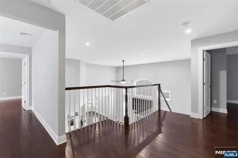 11 Bluffs Court Hamburg NJ 07419