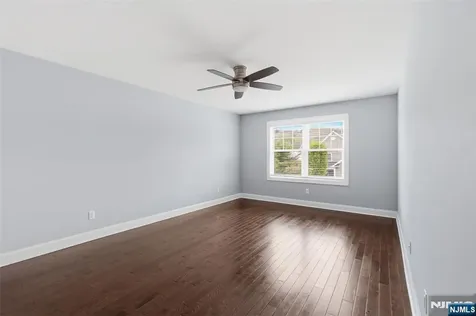 11 Bluffs Court Hamburg NJ 07419