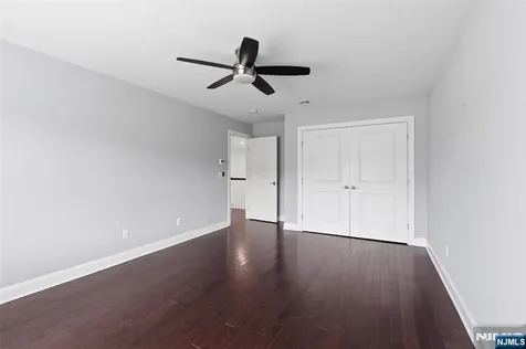 11 Bluffs Court Hamburg NJ 07419