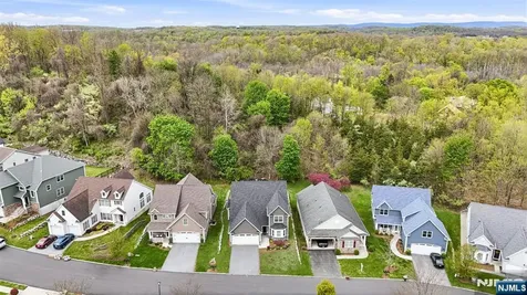 11 Bluffs Court Hamburg NJ 07419