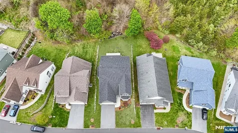 11 Bluffs Court Hamburg NJ 07419