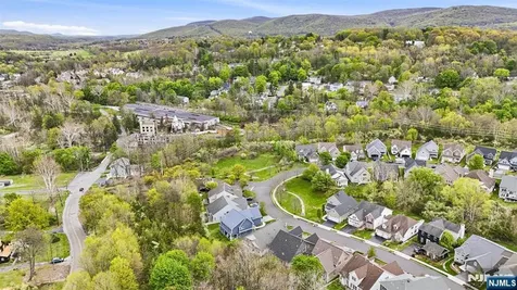11 Bluffs Court Hamburg NJ 07419