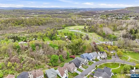 11 Bluffs Court Hamburg NJ 07419