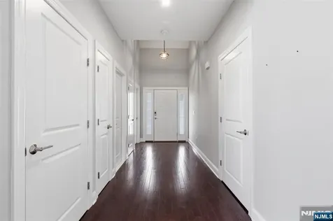 11 Bluffs Court Hamburg NJ 07419