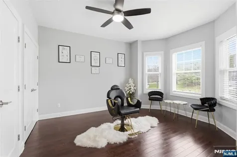 11 Bluffs Court Hamburg NJ 07419