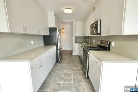 5 Horizon Fort Lee NJ 07024