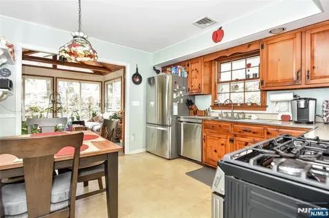 60 Highland Road Bloomingdale NJ 07403