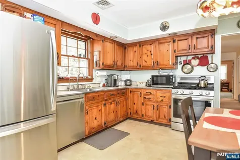60 Highland Road Bloomingdale NJ 07403