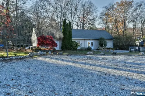 60 Highland Road Bloomingdale NJ 07403