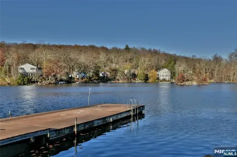 60 Highland Road Bloomingdale NJ 07403