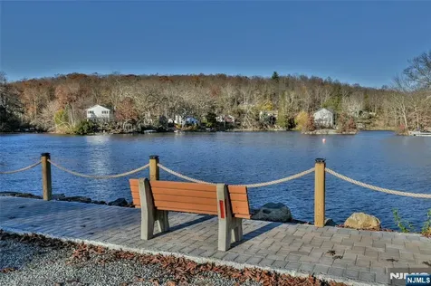 60 Highland Road Bloomingdale NJ 07403