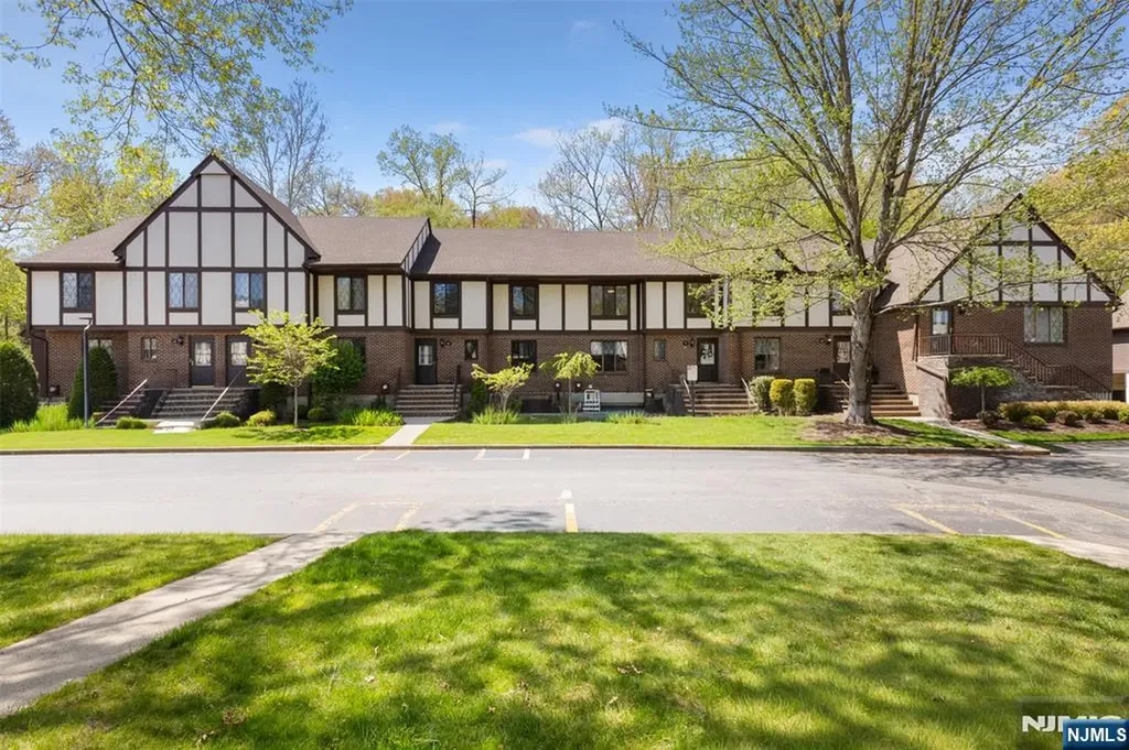 44 Holiday Court River Vale NJ 07675