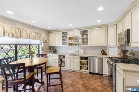 44 Holiday Court River Vale NJ 07675