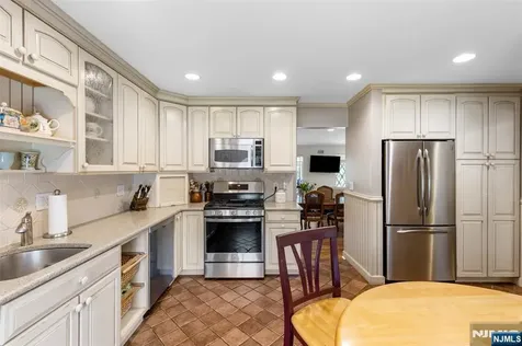 44 Holiday Court River Vale NJ 07675