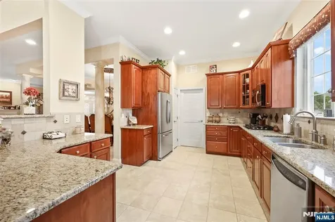 10 Harvey Cedar Way Ocean NJ 08758