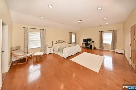 2147 Mackay Avenue Fort Lee NJ 07024