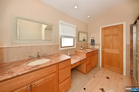 2147 Mackay Avenue Fort Lee NJ 07024