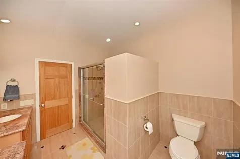 2147 Mackay Avenue Fort Lee NJ 07024