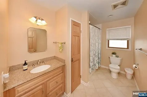 2147 Mackay Avenue Fort Lee NJ 07024