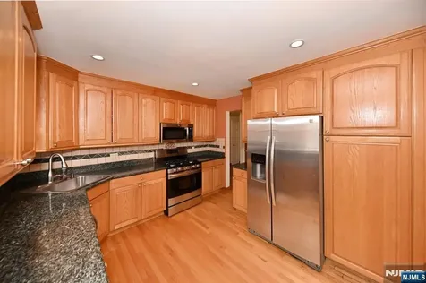 2147 Mackay Avenue Fort Lee NJ 07024