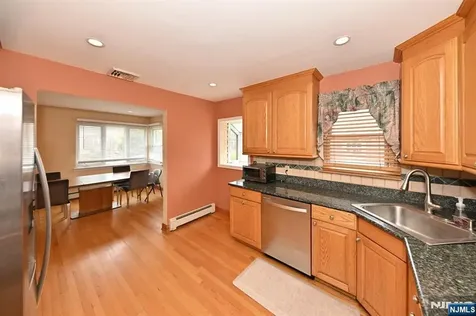 2147 Mackay Avenue Fort Lee NJ 07024