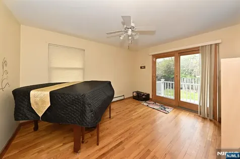 2147 Mackay Avenue Fort Lee NJ 07024