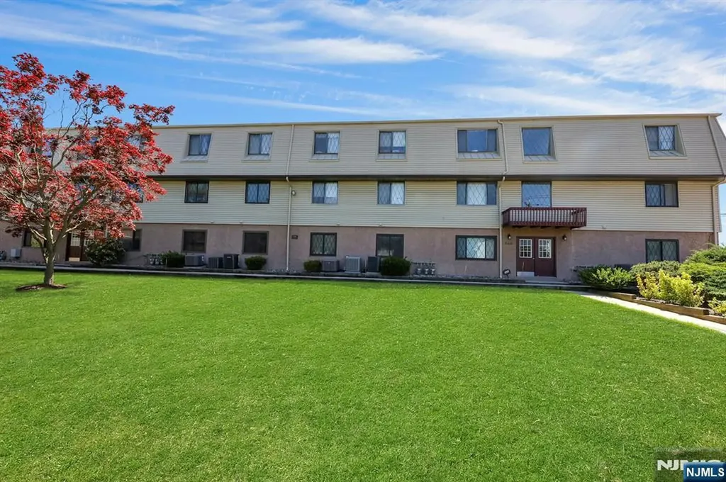 846 Riverside Lyndhurst NJ 07071
