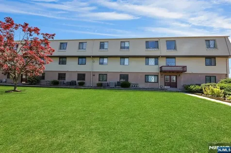 846 Riverside Lyndhurst NJ 07071