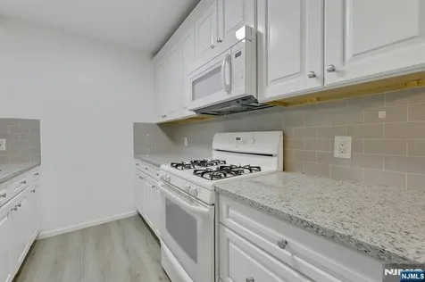 846 Riverside Lyndhurst NJ 07071