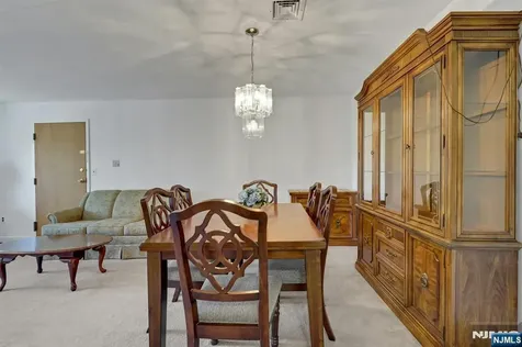 846 Riverside Lyndhurst NJ 07071