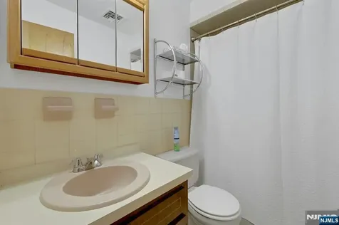 846 Riverside Lyndhurst NJ 07071