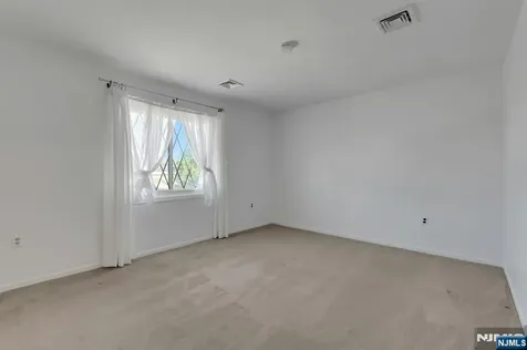 846 Riverside Lyndhurst NJ 07071